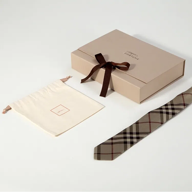 Custom apparel gift packaging boxes for e-commerce brands