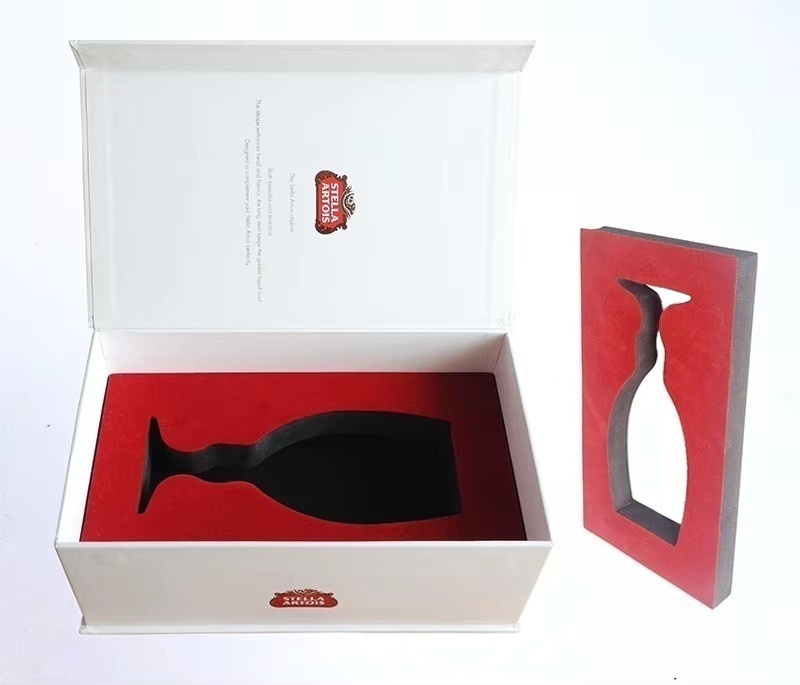 The glassware packaging box is protected by foam insert.