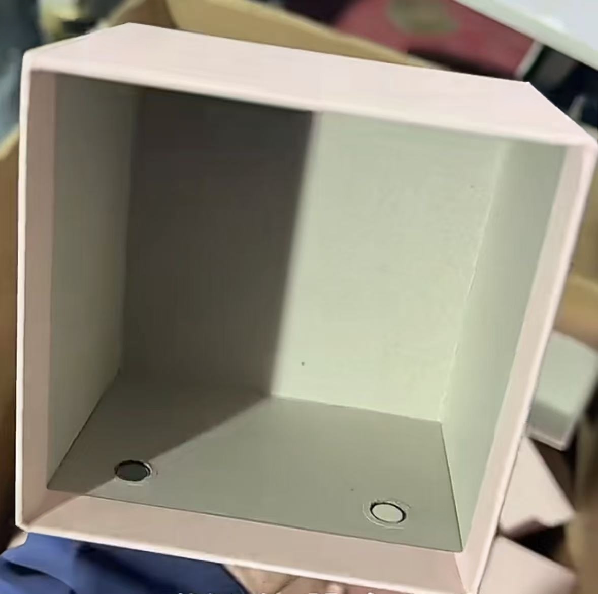 Hidden magnetic rigid packaging box