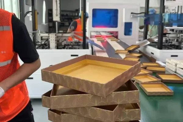 Automatically box-gluing by machine